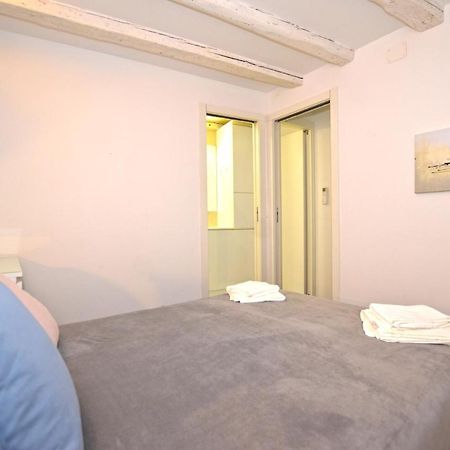 Pisinium Apartment Ровин Екстериор снимка