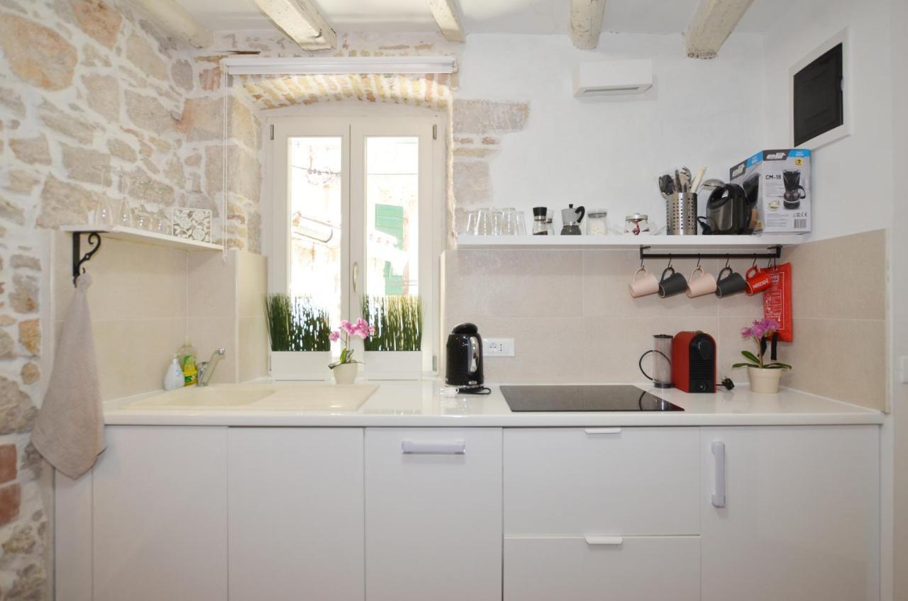 Pisinium Apartment Ровин Екстериор снимка