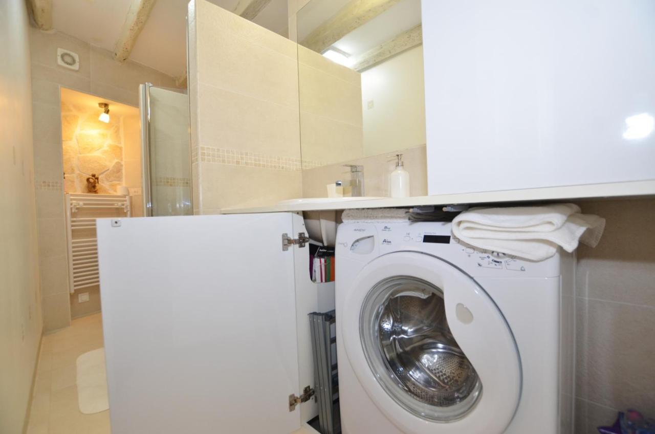 Pisinium Apartment Ровин Екстериор снимка